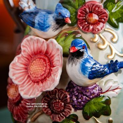 BÌNH CÓ TAY CẦM ĐẮP NỔI CHIM HOA